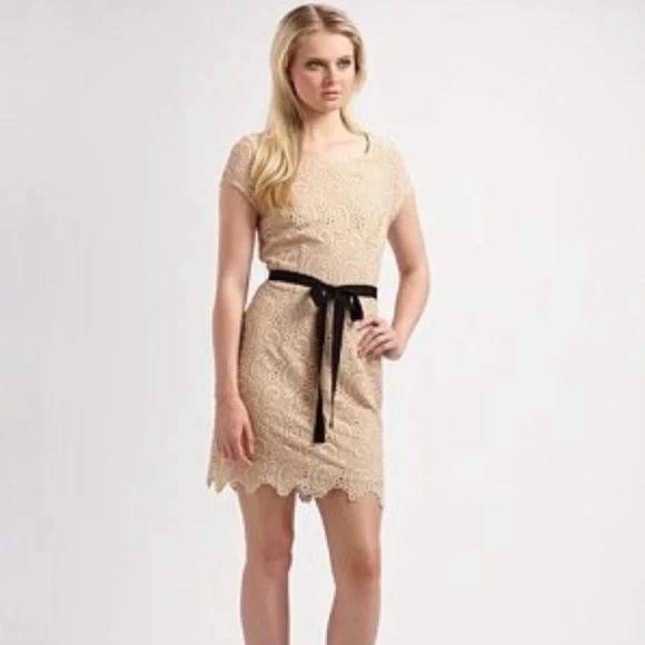 Robbi & Nikki Off White, Lace Dress with Black Satin Ribbon Belt Size M NWT - Picture 4 of 11